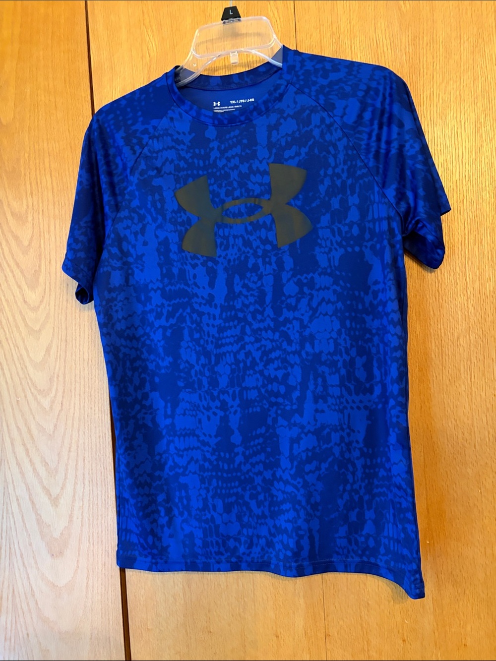 Under Armour Tee XL loose fit blue black logo reptile snake print short sleeve
